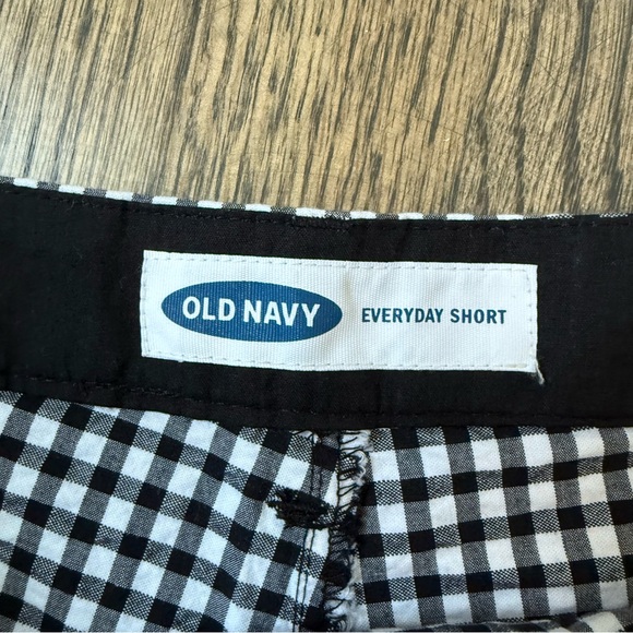 Old Navy Black and White Gingham Shorts - Picture 4 of 6